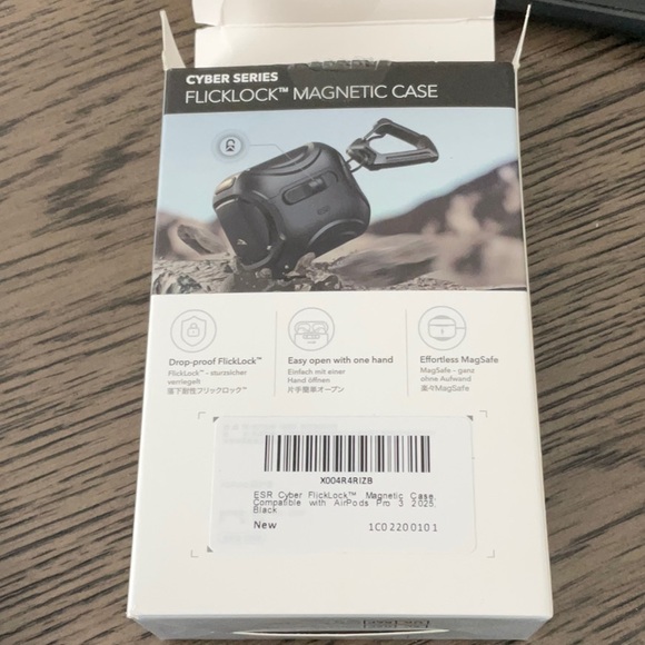 ESR Flicklock Magnetic Case for Air Pods Pro 3 MagSafe - Picture 2 of 5